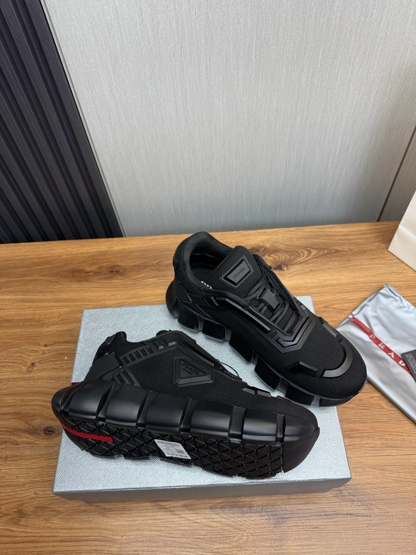 Factory price 580💰 [PRADA] Men's shoes are popular in the counter, official website is synchronized, 1 high-quality shipment ✔️Original mesh + cowhide lining, 1🆚1 replica, original bottom, 38-45 (45 customized, non-refundable)
